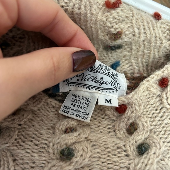 Gorgeous Wool Sweater - Picture 2 of 2